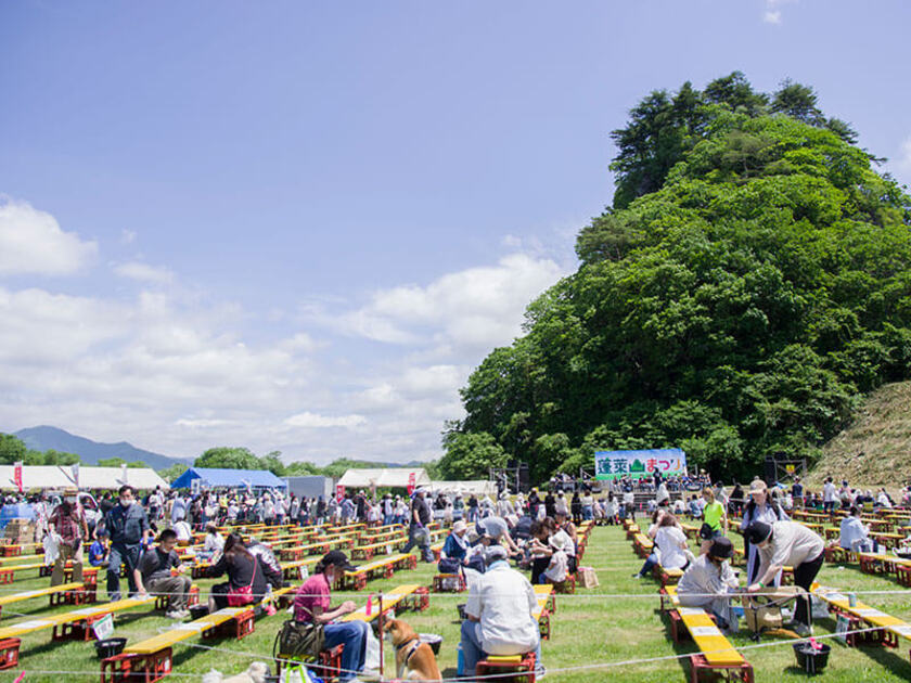 会場の三石蓬莱山公園にはパークゴルフ場や遊びの広場などがあります