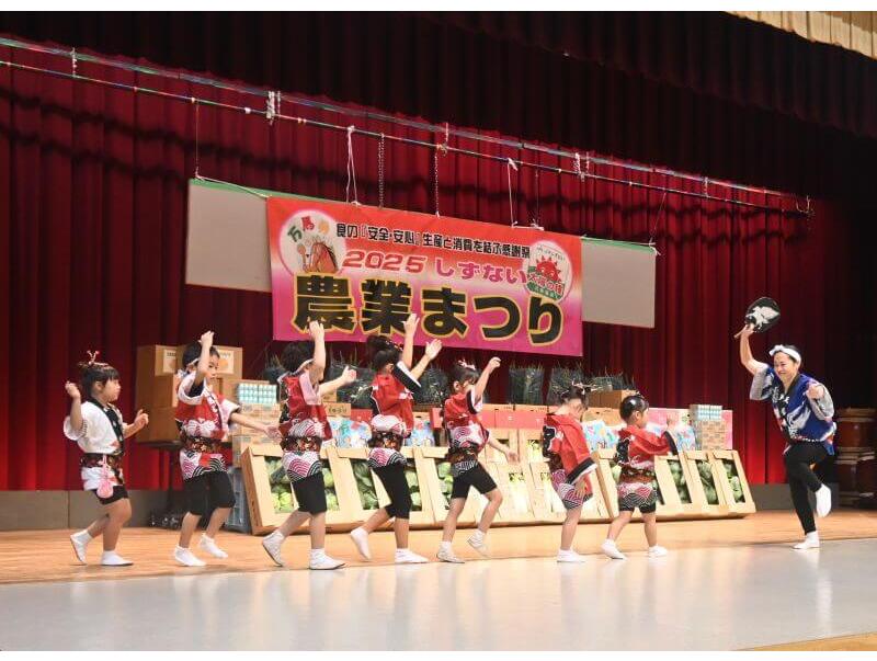 子どもたちの可愛い姿が微笑ましい阿波踊り