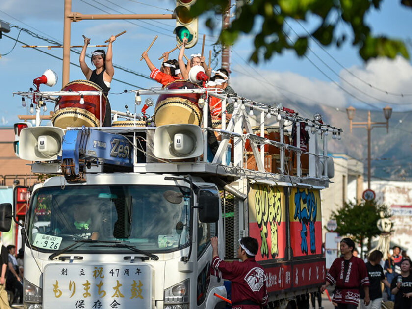 力強い太鼓の音を轟かせます！