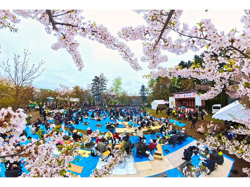 のんびり寛ぎながら花見とお祭りが楽しめます