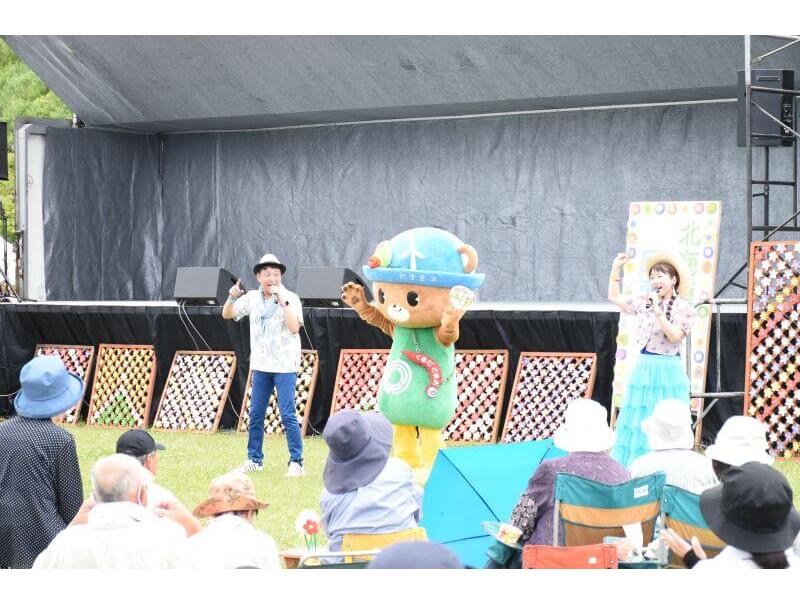 苫前町イメージキャラクター「くまだ　とまお」くんも登場し、まつりを盛り上げます！