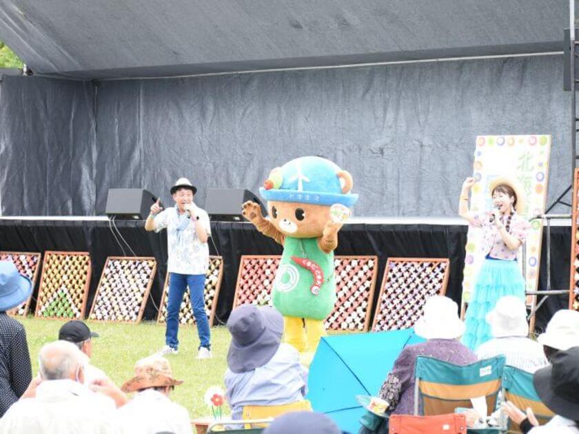 苫前町イメージキャラクター「くまだ とまお」くんも登場し、まつりを盛り上げます!