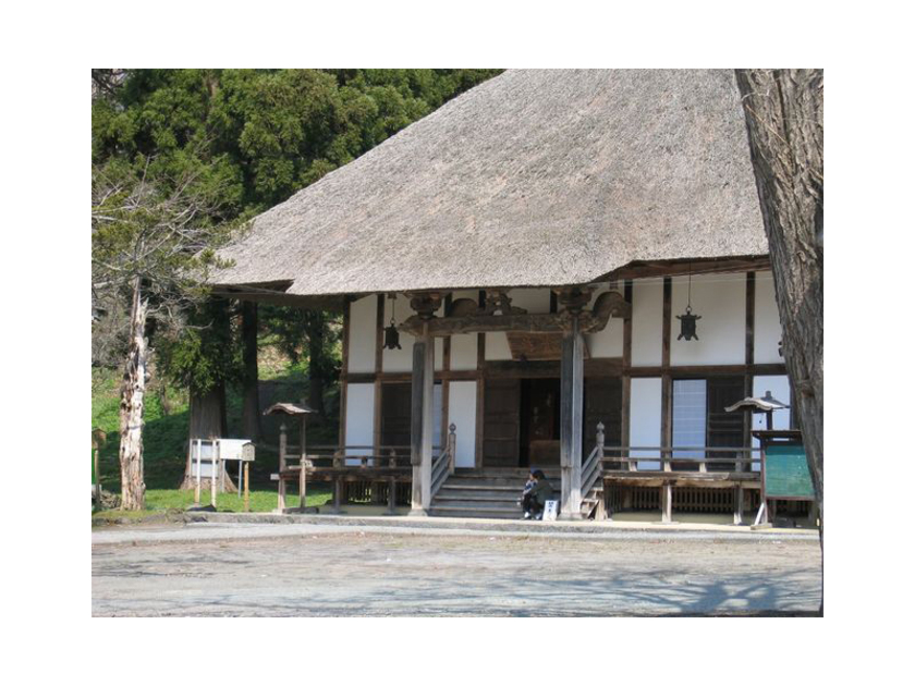 江戸時代に棟造、増築された茅葺屋根が特徴の本堂と客殿。有珠山噴火の影響を受けることなく、非常に良い状態で保存されています