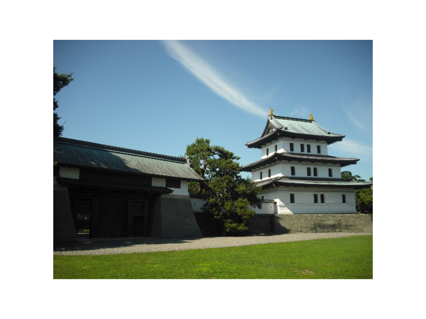 昭和24年の火災により国宝指定は解除されましたが、焼失を間逃れた本丸御門は翌年に重要文化財に指定され、旧城地一帯も国の史跡に指定されています。