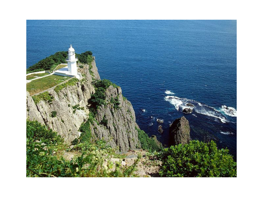 海抜130mの場所に建つ灯台は、毎年海の日に一般公開されます。ちなみに地球岬の語源は「ポロ・チケップ(親である断崖)」、それがチケウエ→チキウ→チキュウと変わっていき、現在の名がついたと言われています
