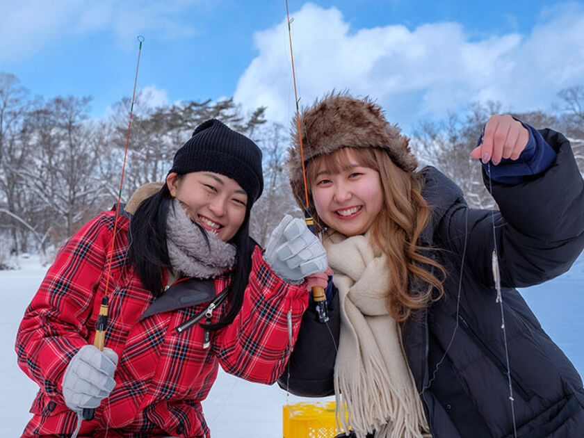 プライベート釣場での氷上ワカサギ釣り。初心者でも気軽に楽しめます