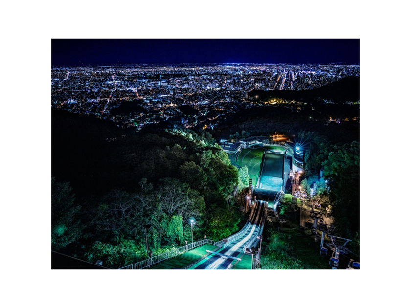 夜景に吸い込まれるような感覚を味わえます