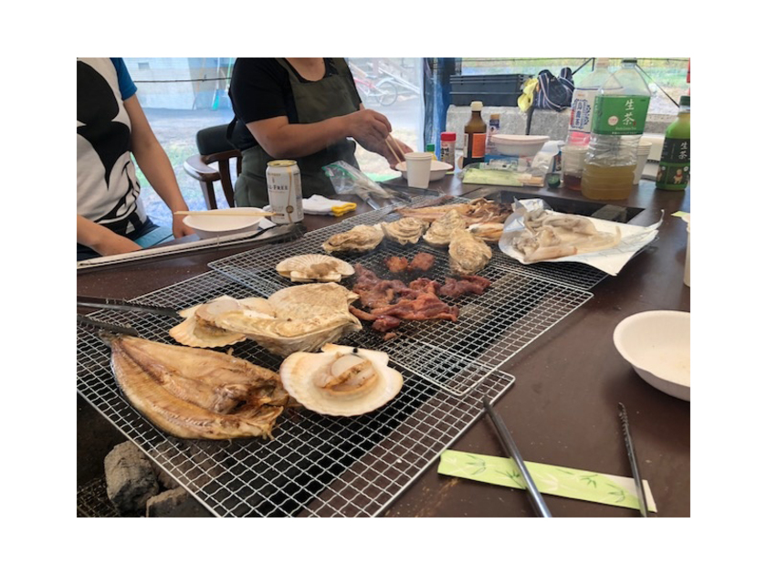 焼き肉コンロや網、トング、冷蔵庫、ビールサーバー2台、扇風機、照明など完備