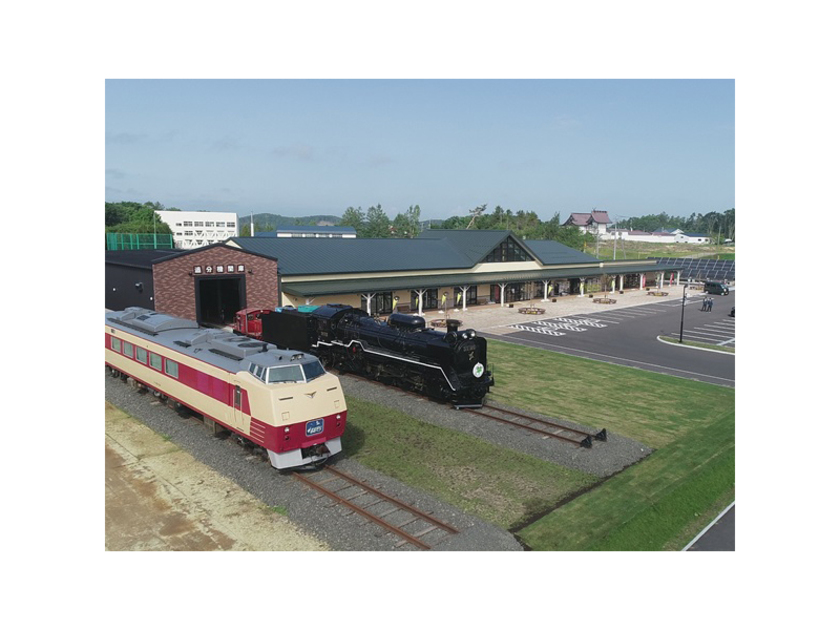 鉄道をモチーフとした道の駅として、「D51 320」と北海道仕様の特急列車「キハ183」を静態保存。5月~10月の第2・4日曜日には、「D51　320」が屋外で展示される（※10:00～14:00　雨天時は中止）。