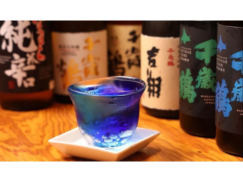 銘酒千歳鶴。直営店限定酒のほか季節限定酒もあります