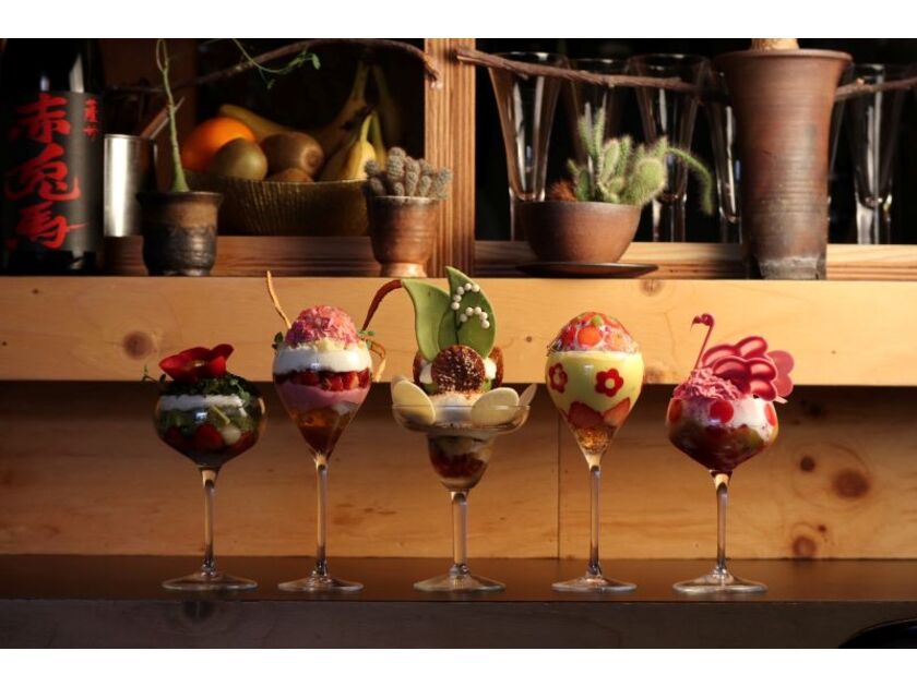 ななかま堂の夜パフェは美味しいのはもちろん、見るだけで幸せな気持ちになれるパフェです。