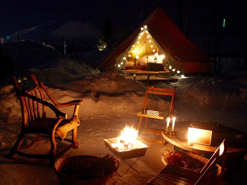 各テント横にBBQスペースがあり、焚き火やBBQを楽しむことができます。自分たちのスペースで、ゆったりと流れる大自然を満喫できます。