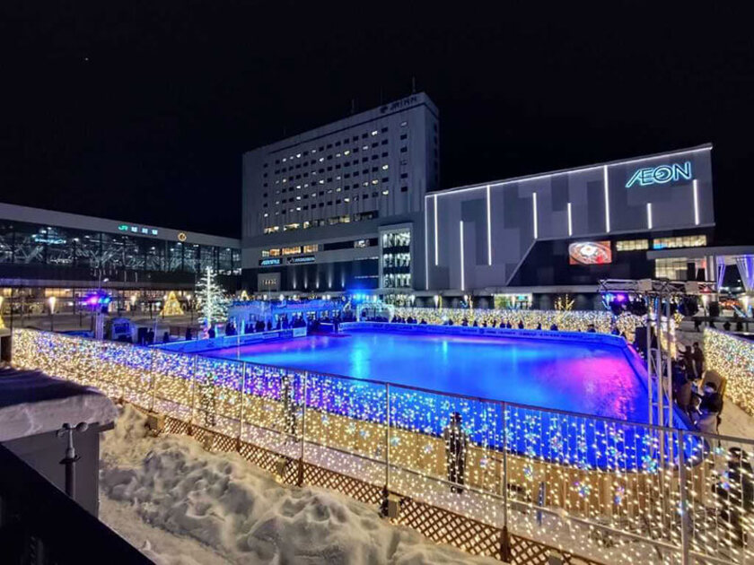 ライトアップされたスケートリンク