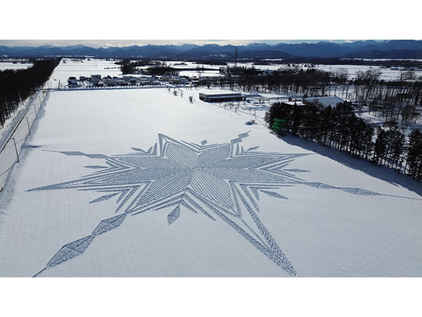 雪原に出現する美しいスノーアート