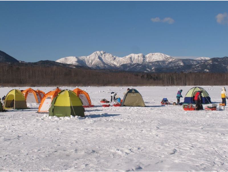 絶景のなかでワカサギ釣り