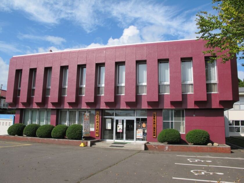 郷土資料館。木彫り熊資料館外観