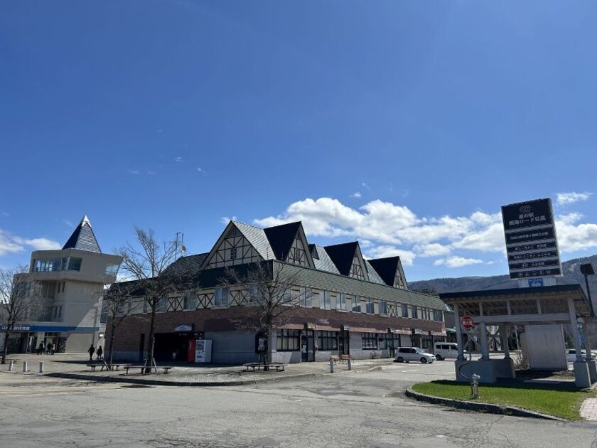 道の駅と併設する「日高山脈館」