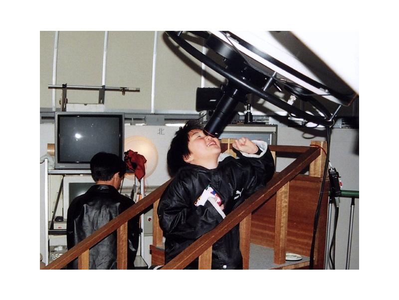 天文台では65cmフォーク式反射天体望遠鏡を使用して天体観測が楽しめます