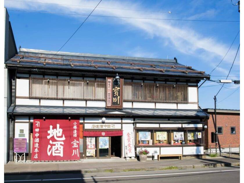 昭和2年（1927年）に建てられた木造2階建ての建物は、小樽市の歴史的建造物に指定されています