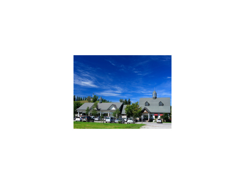 お店の横から少し登ると、絶景スポットとして有名な千代田の丘展望台があります。