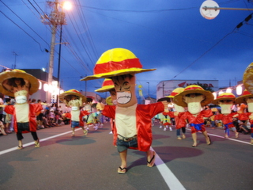 観客を魅了した踊り子には賞金も!女性はTシャツでもOK