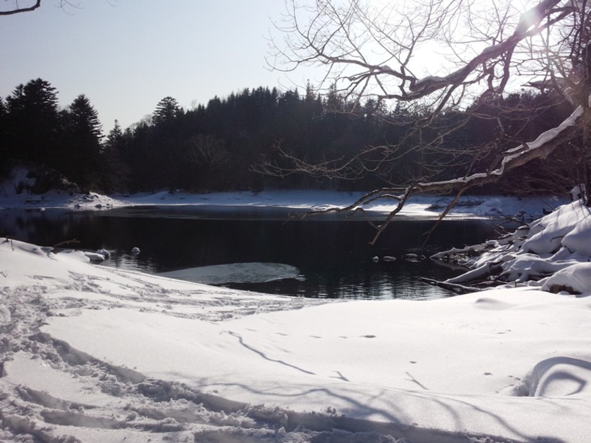 ひっそりと佇む太郎湖（長い冬のはじまり）