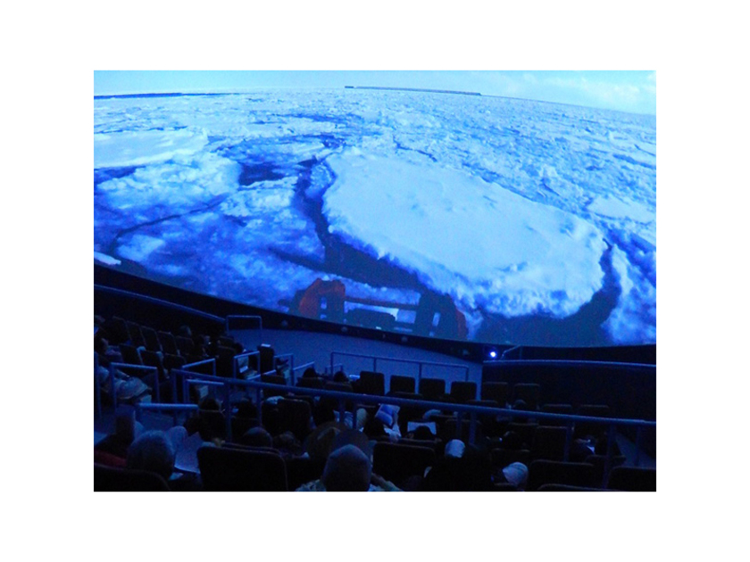 北海道唯一の全天周ドームシアター。オホーツクの四季や流氷を迫力ある映像で見ることができます